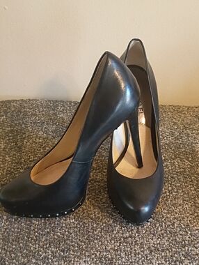 Michael kors Black High Heel Pump with Studded Platform Size 6